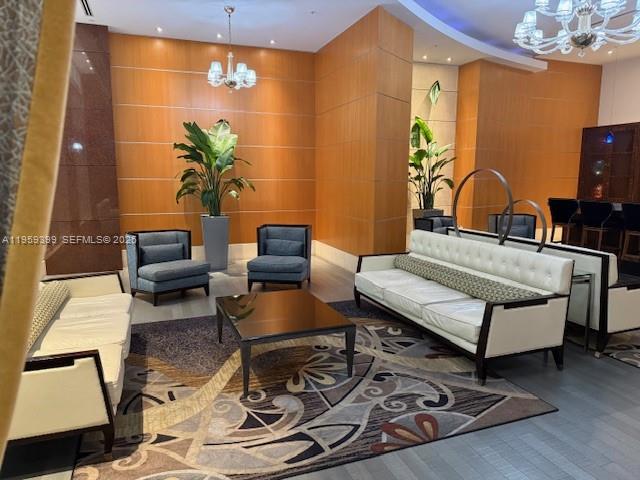 image Vizcayne South21