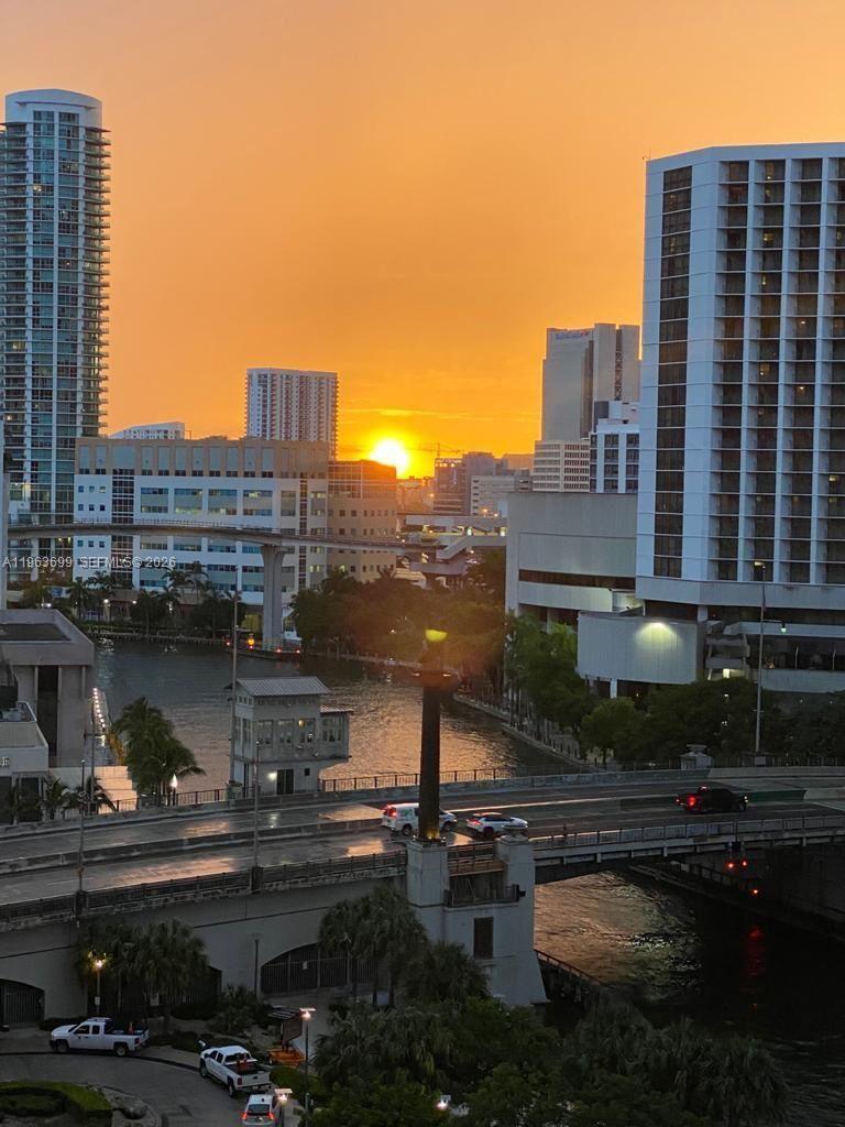 image Icon Brickell I9