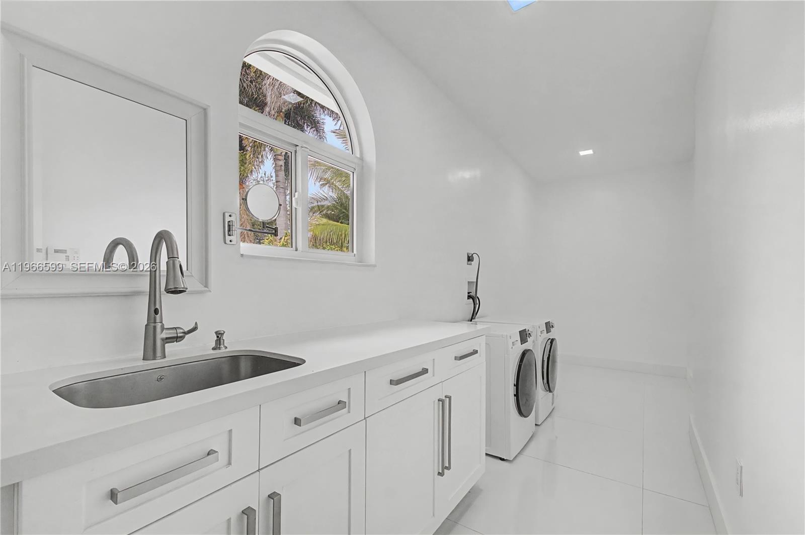 8305 NW 157th Ter Miami Lakes, FL 33016