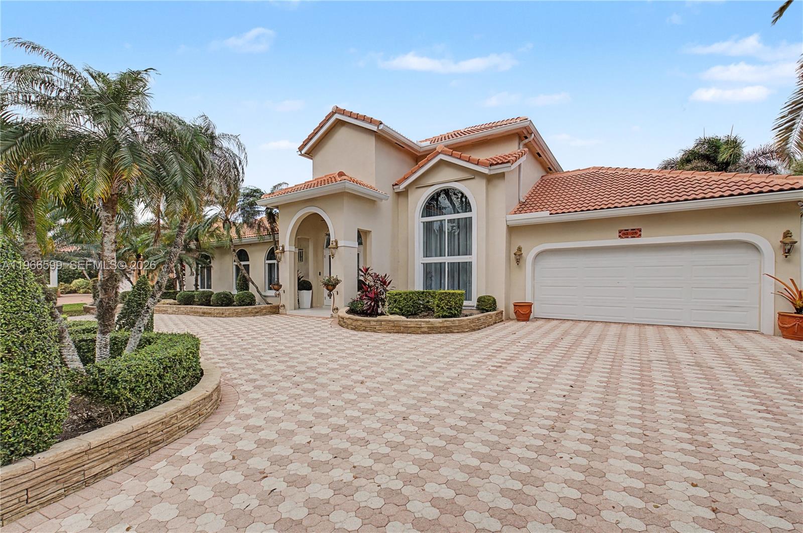 8305 NW 157th Ter Miami Lakes, FL 33016