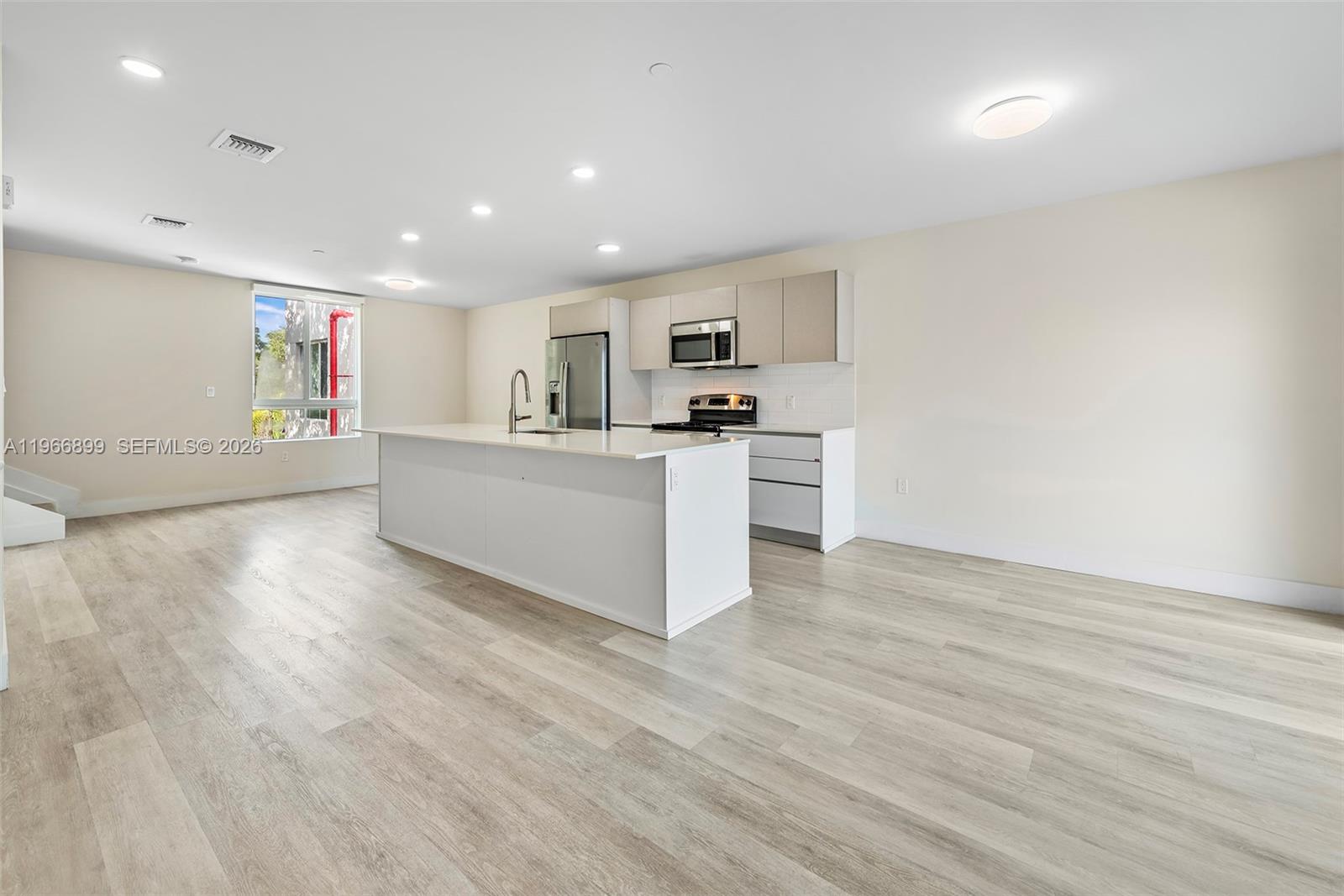 2561 NE 193rd St #1203