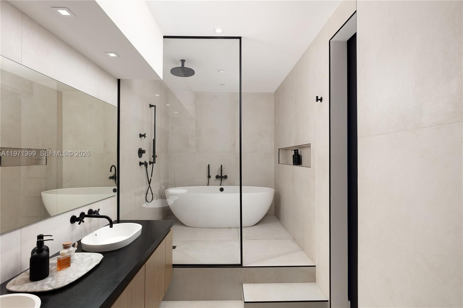 Undisclosed Address Miami Beach, FL 33139