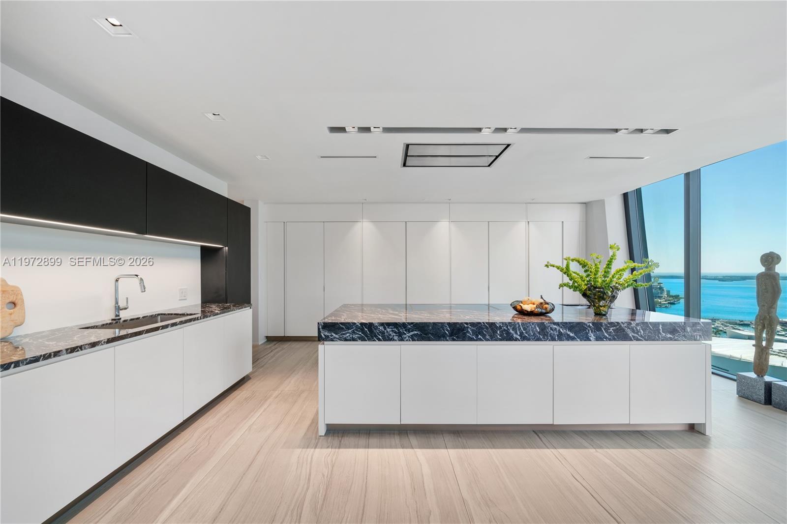 1000 Biscayne Blvd #3201 Miami, FL 33132