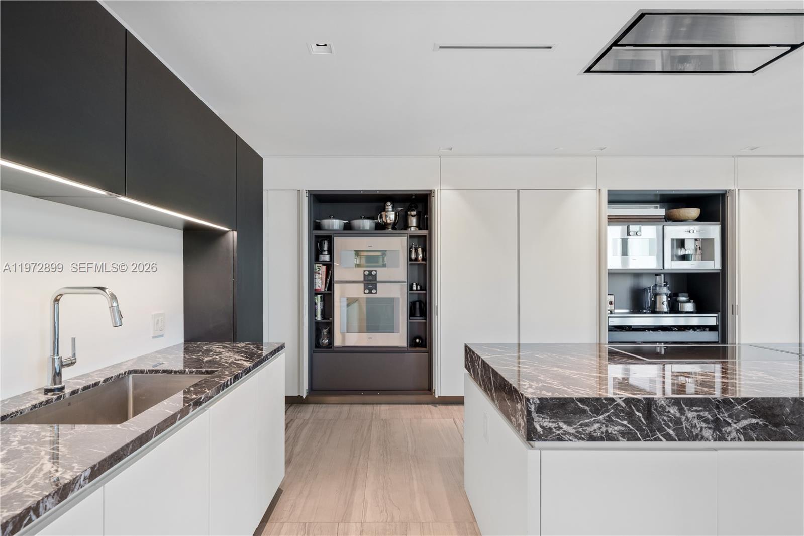 1000 Biscayne Blvd #3201 Miami, FL 33132