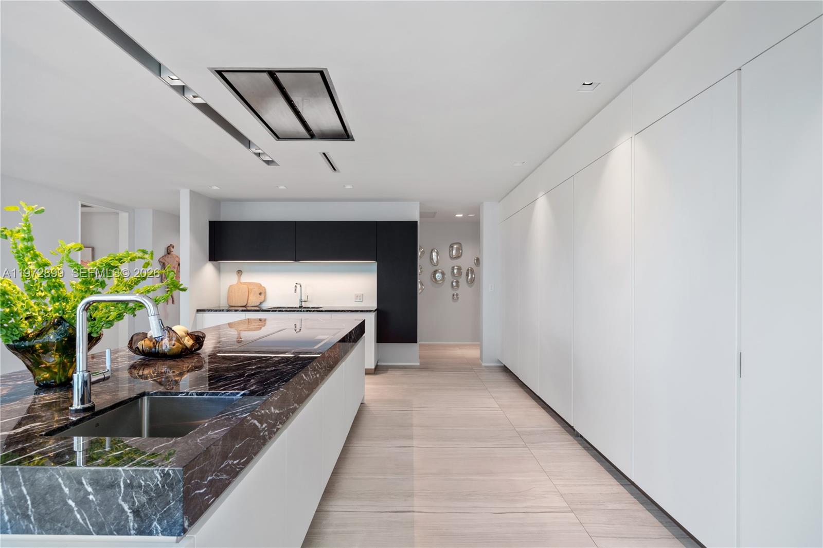 1000 Biscayne Blvd #3201 Miami, FL 33132