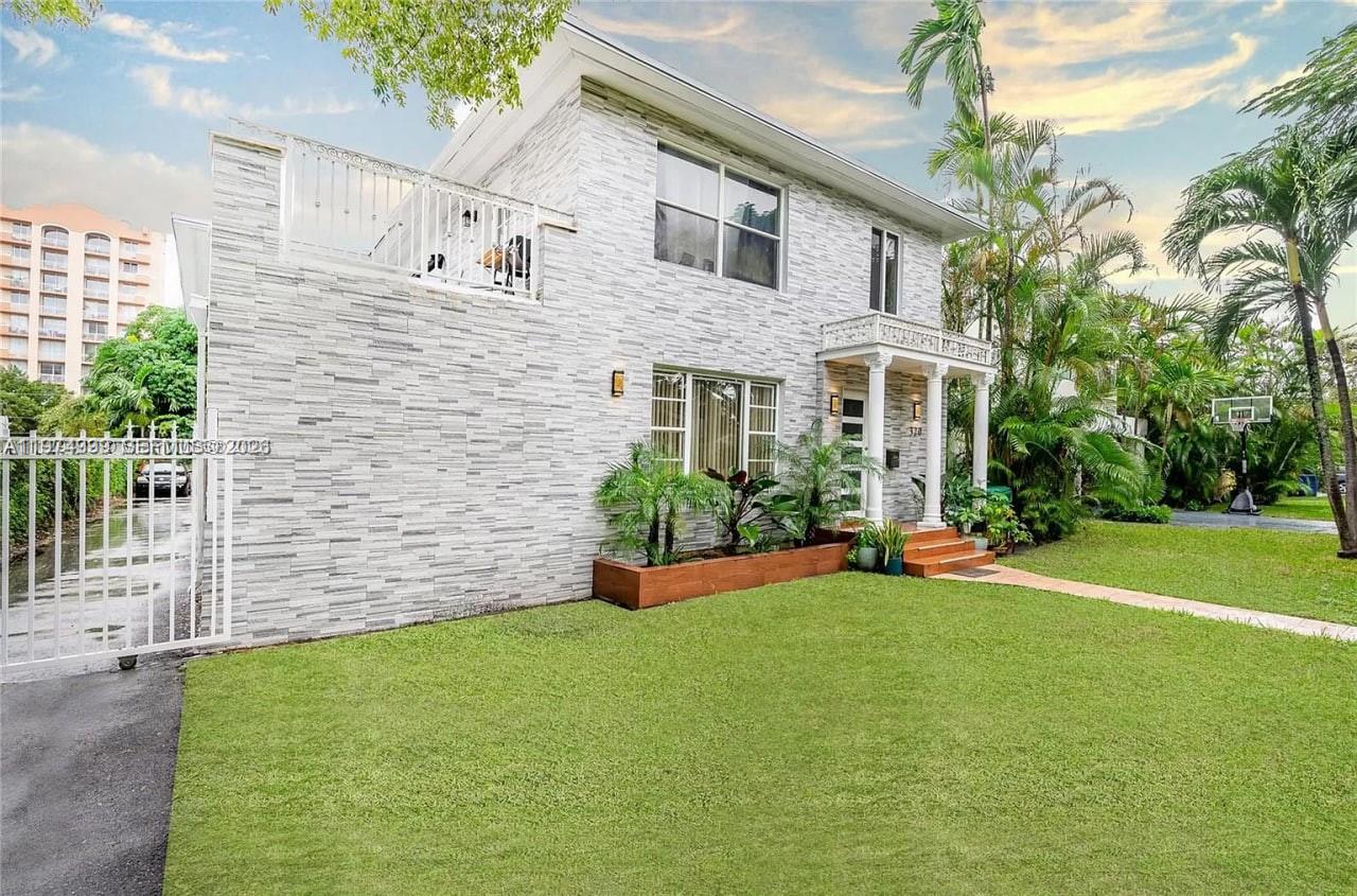 320 SW 29th Rd #1 Miami, FL 33129