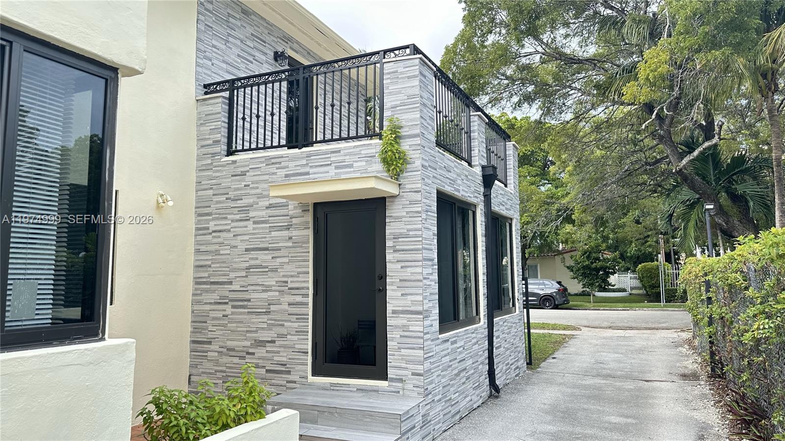 320 SW 29th Rd #1 Miami, FL 33129