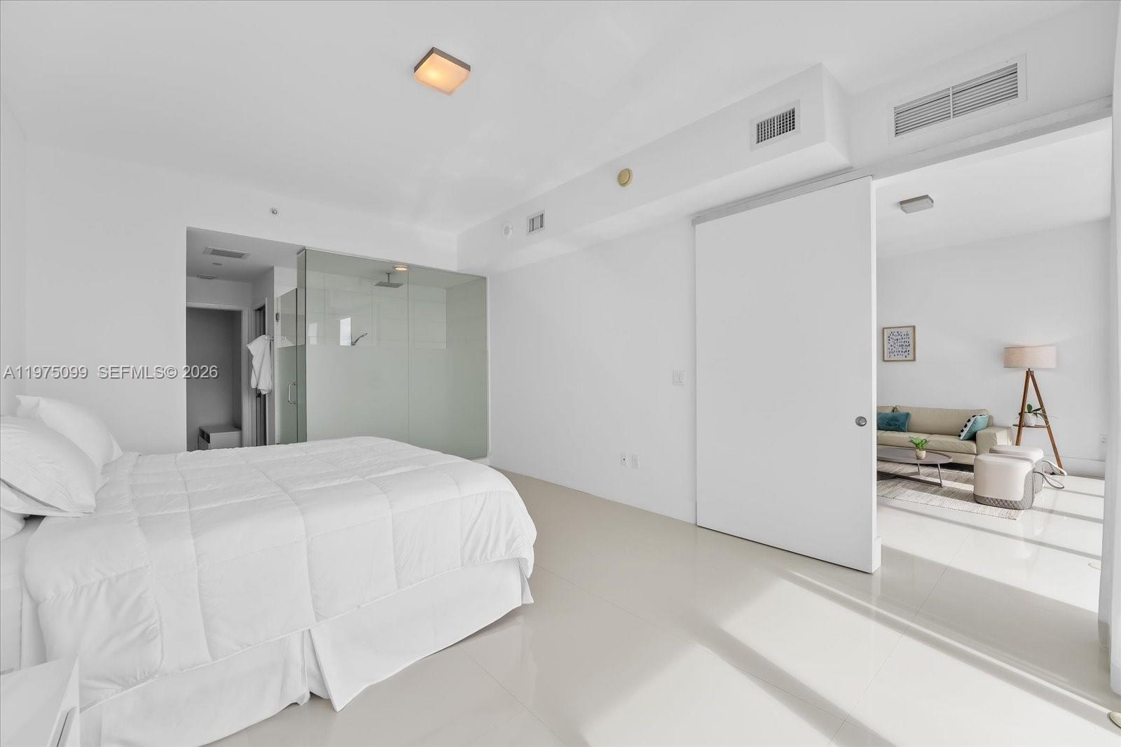 image Paramount Bay9