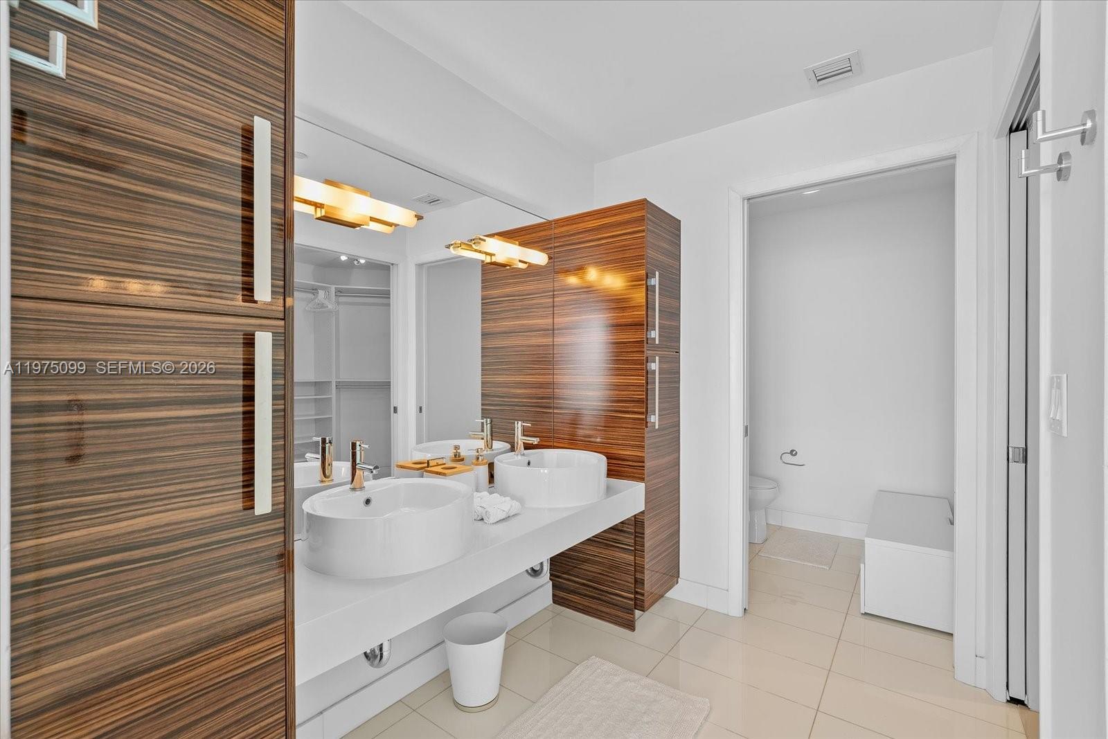 image Paramount Bay11