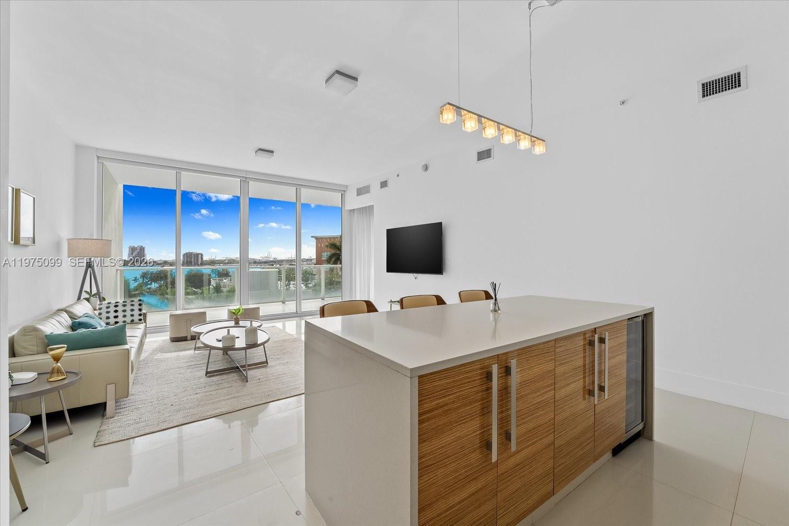 image Paramount Bay1