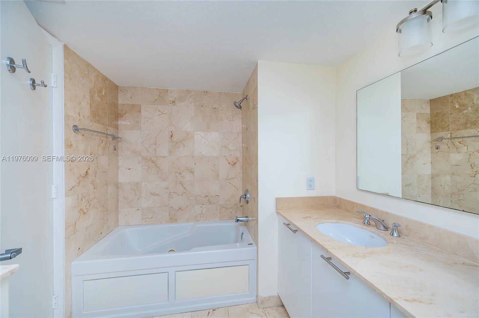 1800 N Bayshore Dr #2503 Miami, FL 33132