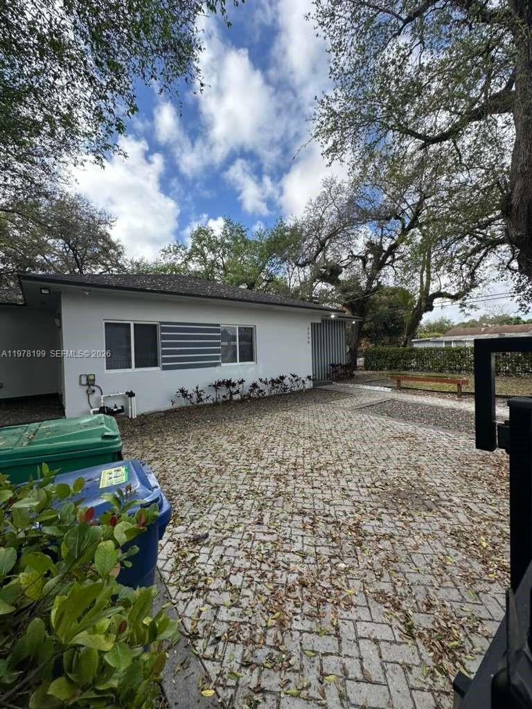 9999 NW 23rd Ave #9999 Miami, FL 33147