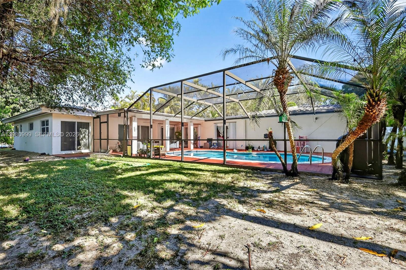 11890 SW 72nd Pl Pinecrest, FL 33156