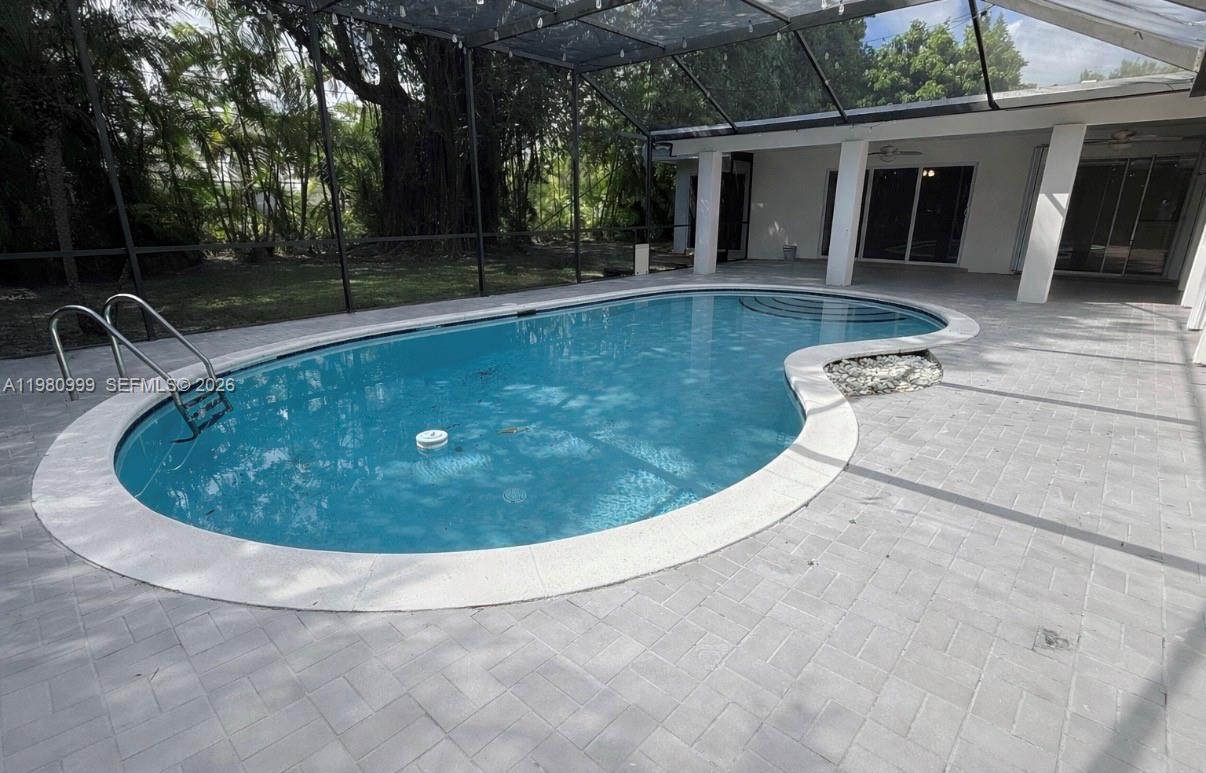 11890 SW 72nd Pl Pinecrest, FL 33156