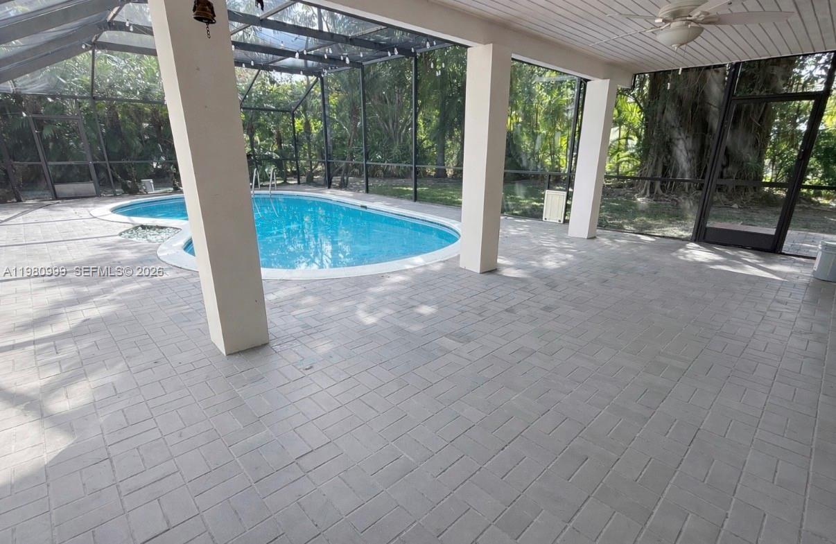 11890 SW 72nd Pl Pinecrest, FL 33156