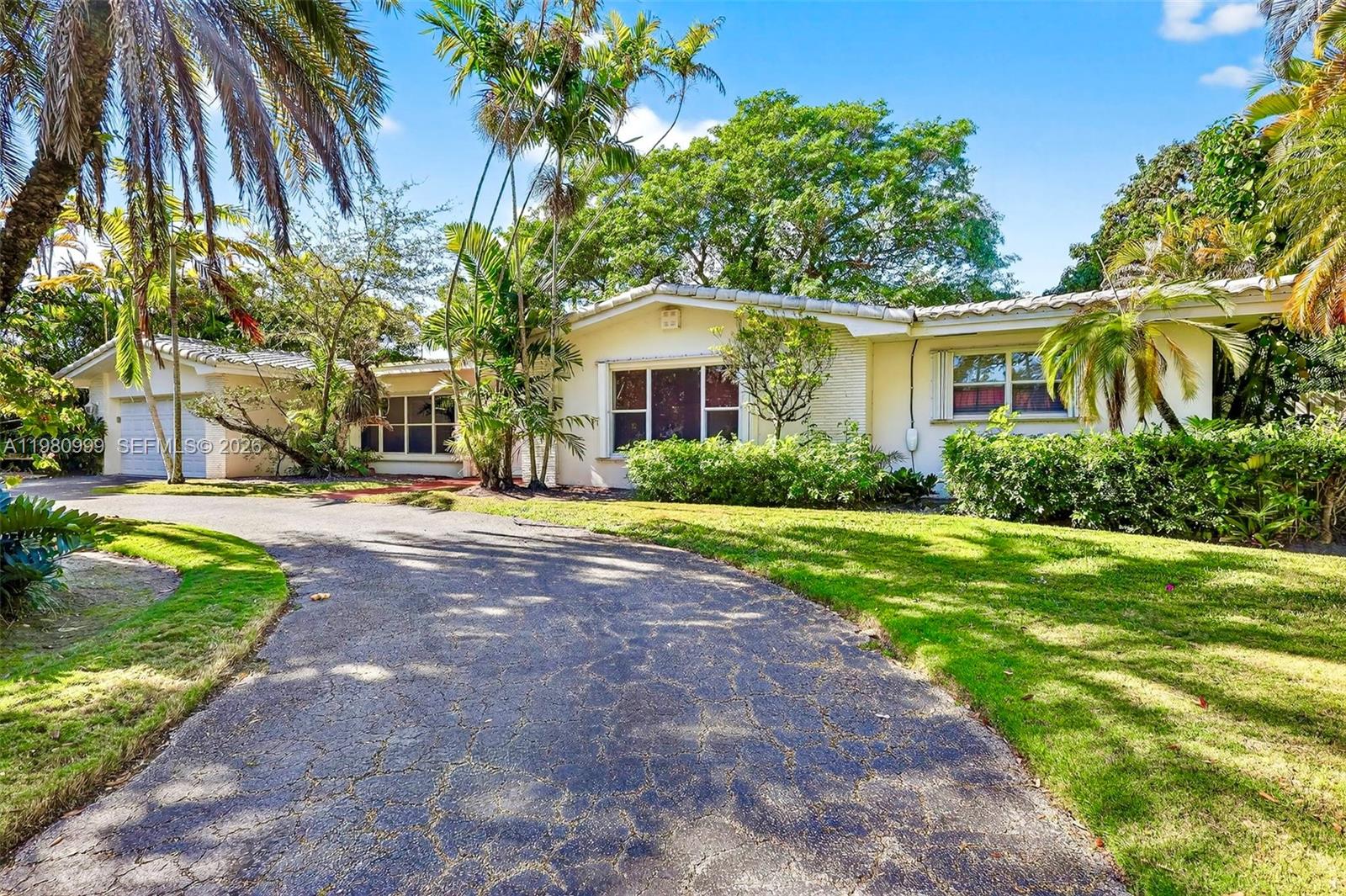 11890 SW 72nd Pl Pinecrest, FL 33156