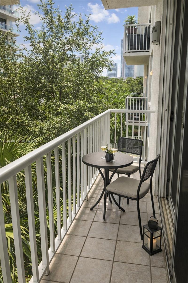 126 SW 17th Rd #407 Miami, FL 33129