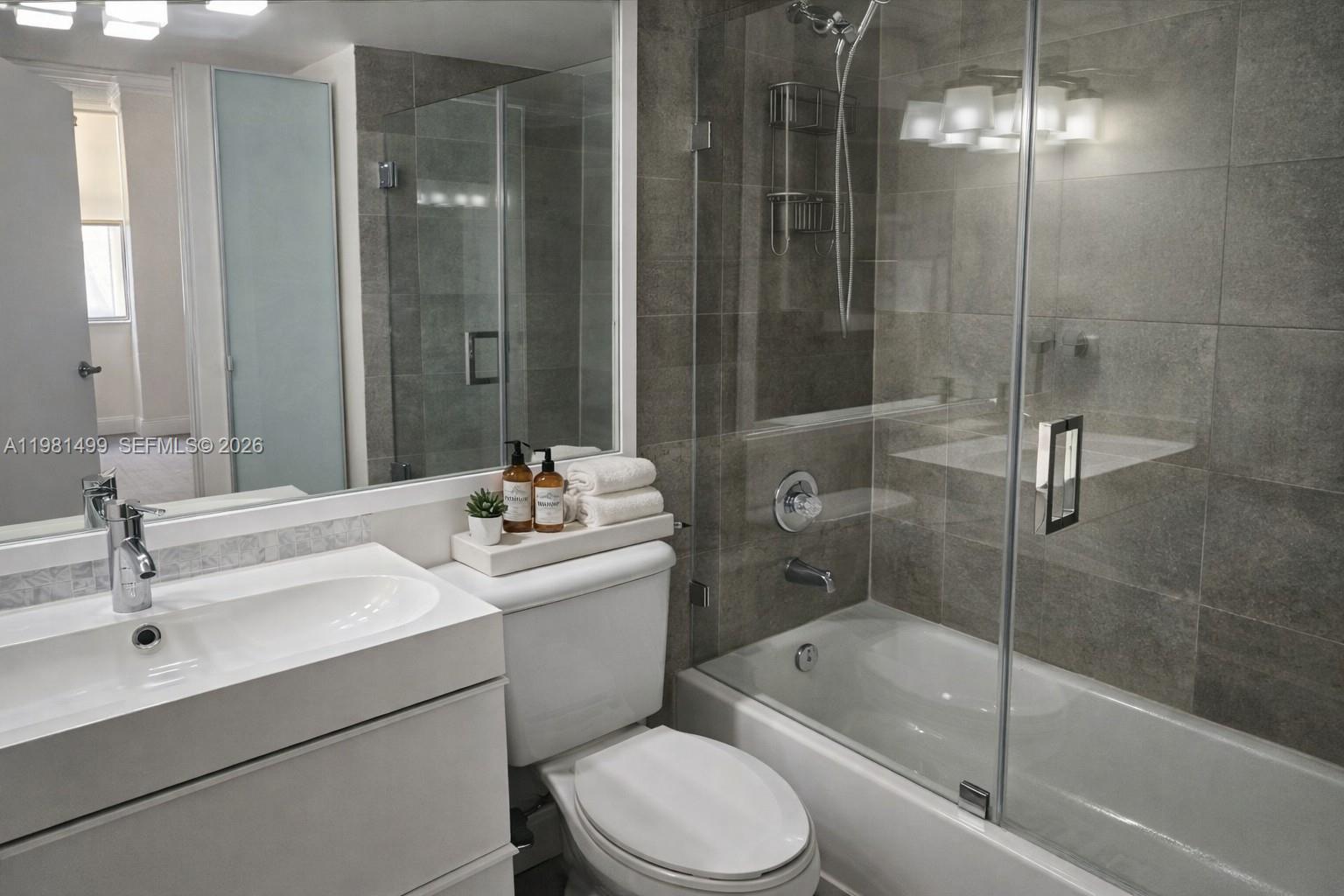 126 SW 17th Rd #407 Miami, FL 33129