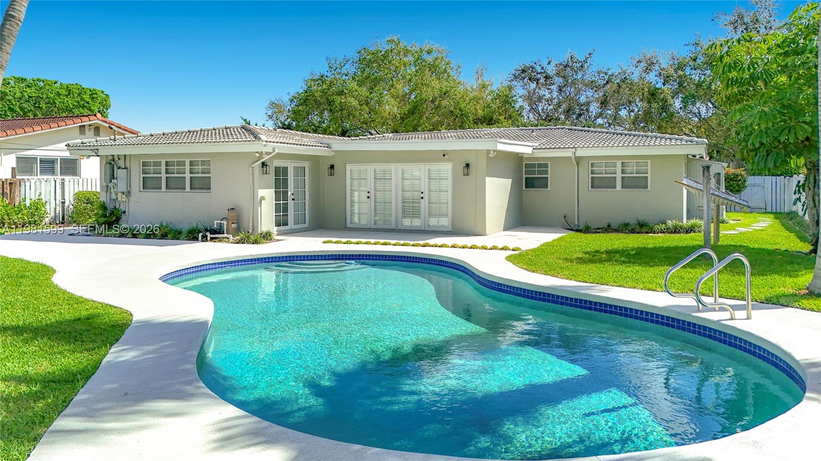 2533 NE 21st Ter Lighthouse Point, FL 33064