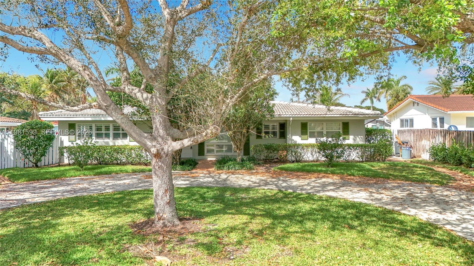 2533 NE 21st Ter Lighthouse Point, FL 33064