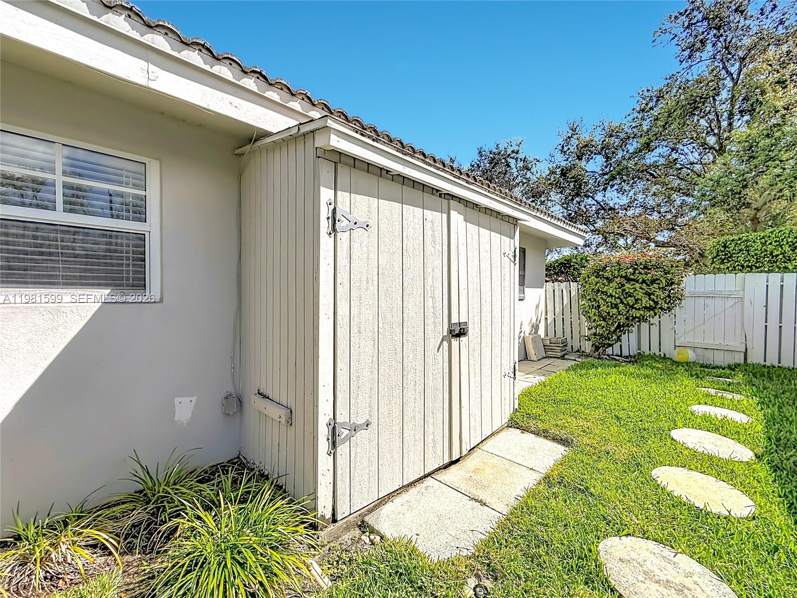 2533 NE 21st Ter Lighthouse Point, FL 33064