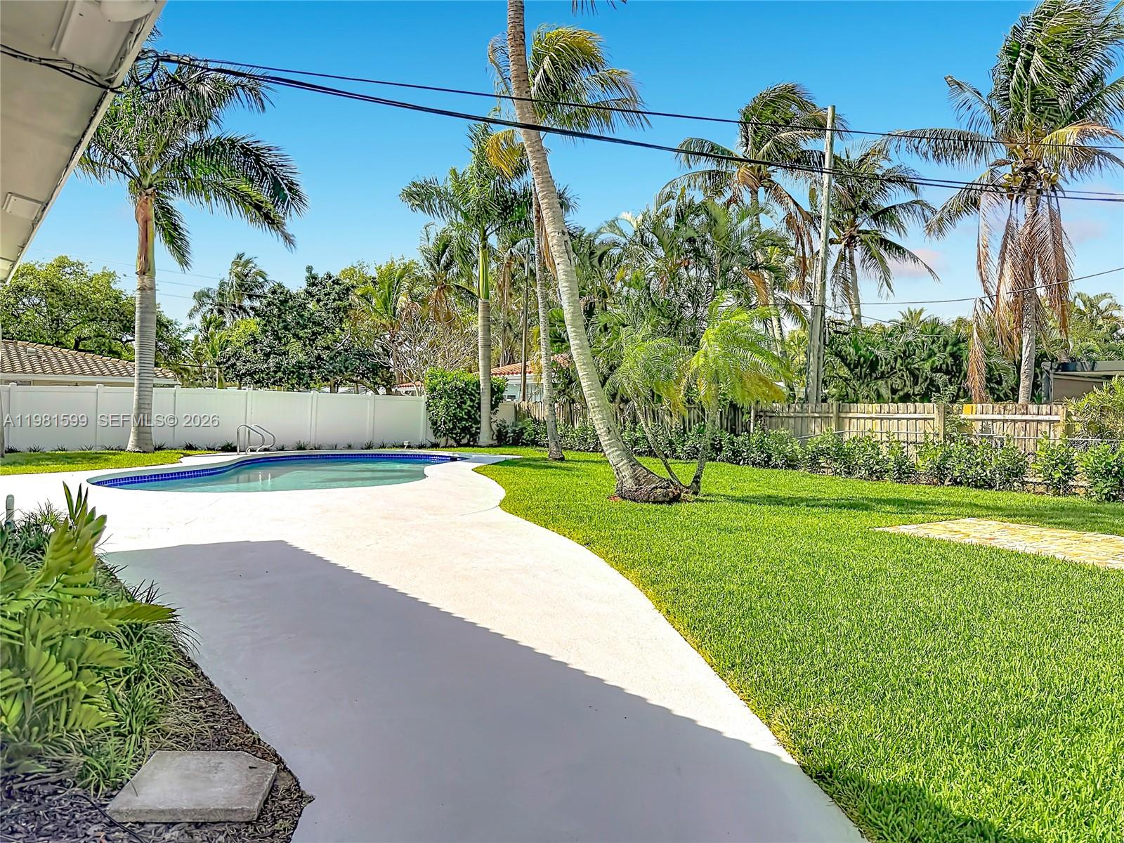 2533 NE 21st Ter Lighthouse Point, FL 33064