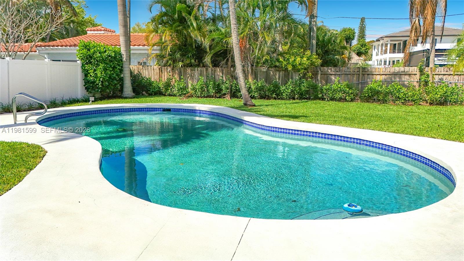 2533 NE 21st Ter Lighthouse Point, FL 33064