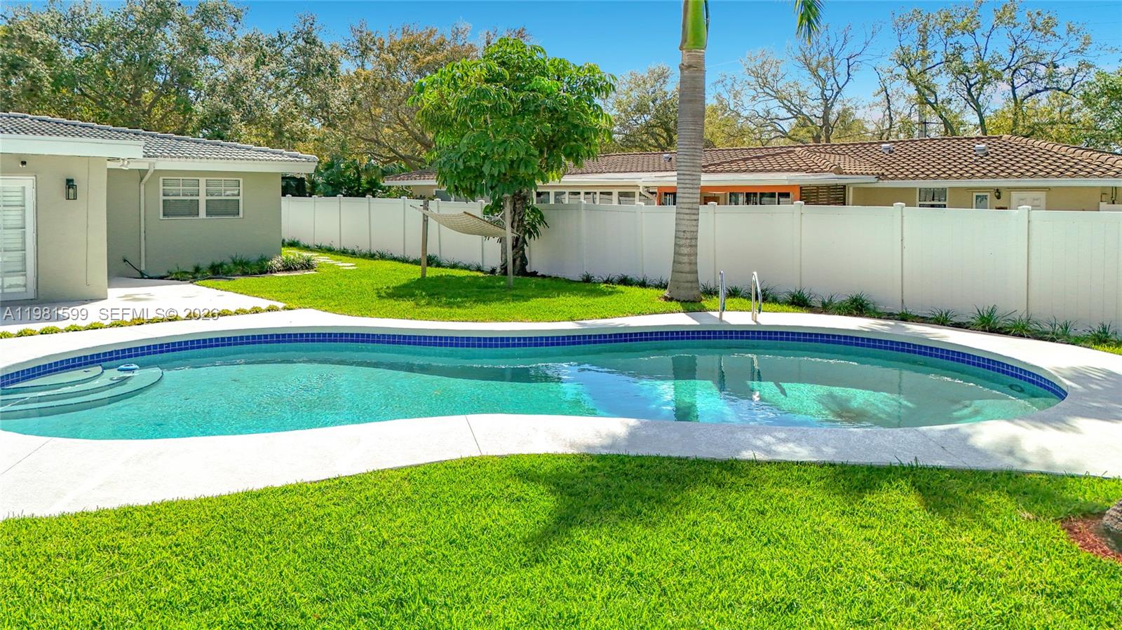 2533 NE 21st Ter Lighthouse Point, FL 33064