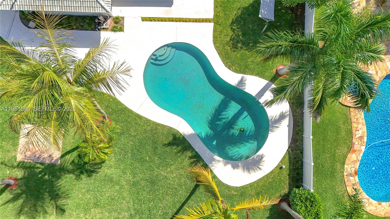 2533 NE 21st Ter Lighthouse Point, FL 33064