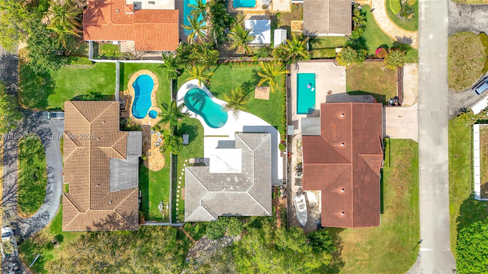 2533 NE 21st Ter Lighthouse Point, FL 33064