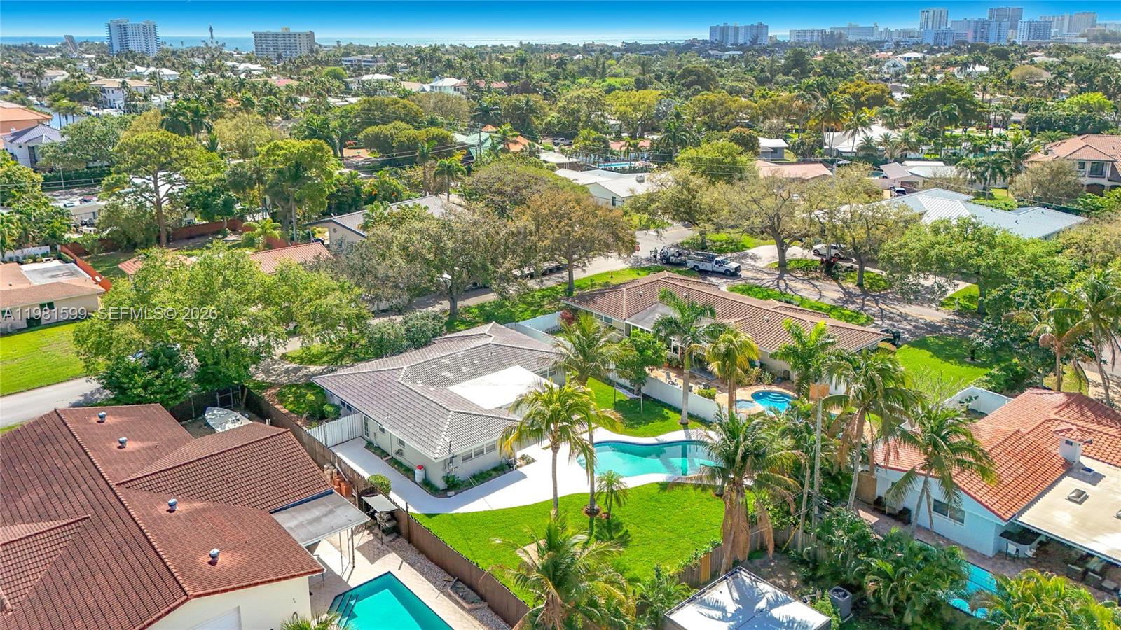 2533 NE 21st Ter Lighthouse Point, FL 33064