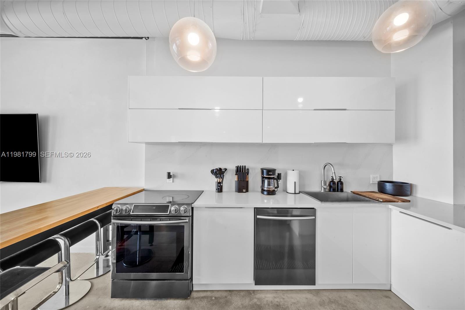 10 SW South Riv Dr #1512 Miami, FL 33130