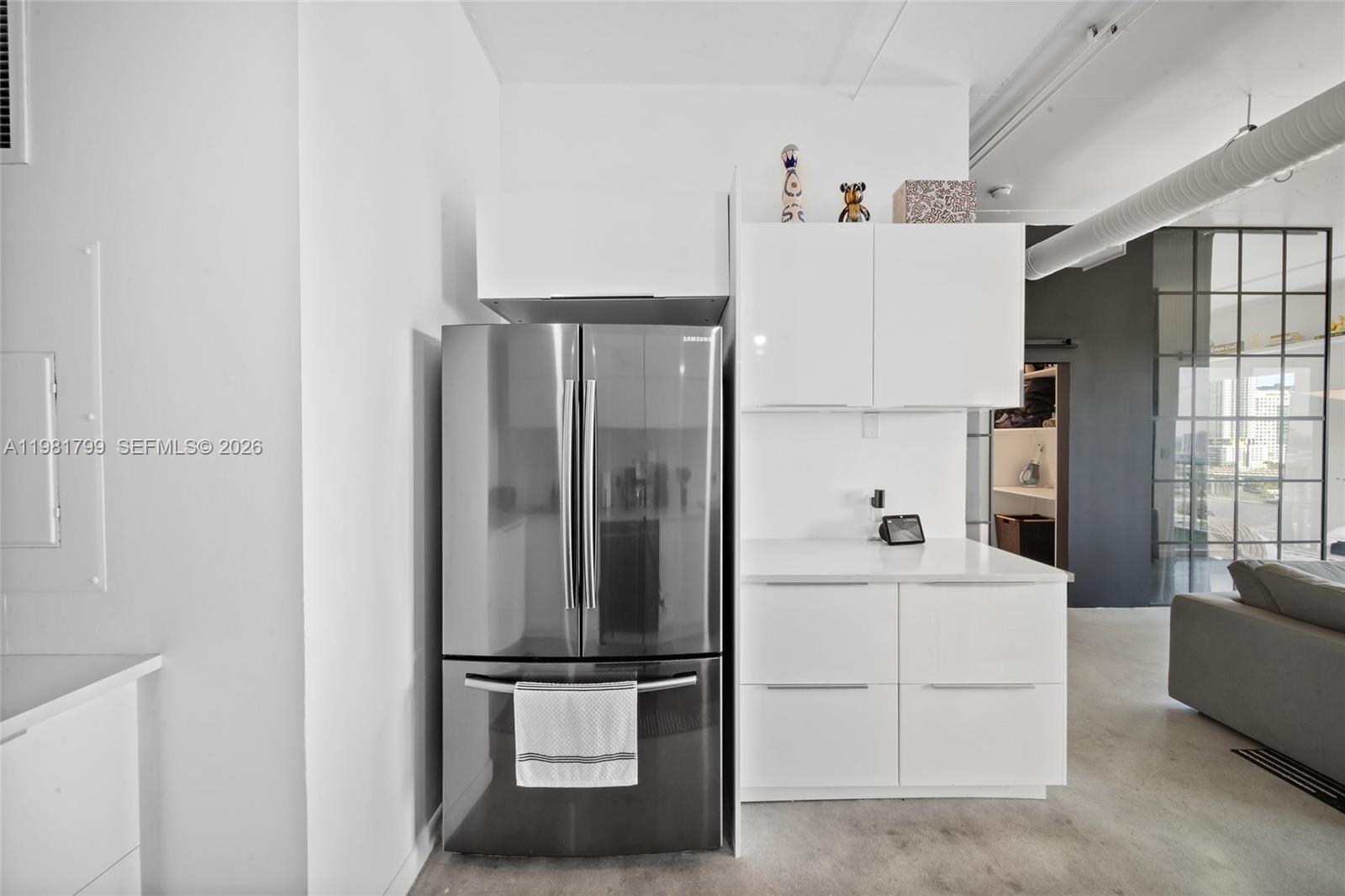 10 SW South Riv Dr #1512 Miami, FL 33130