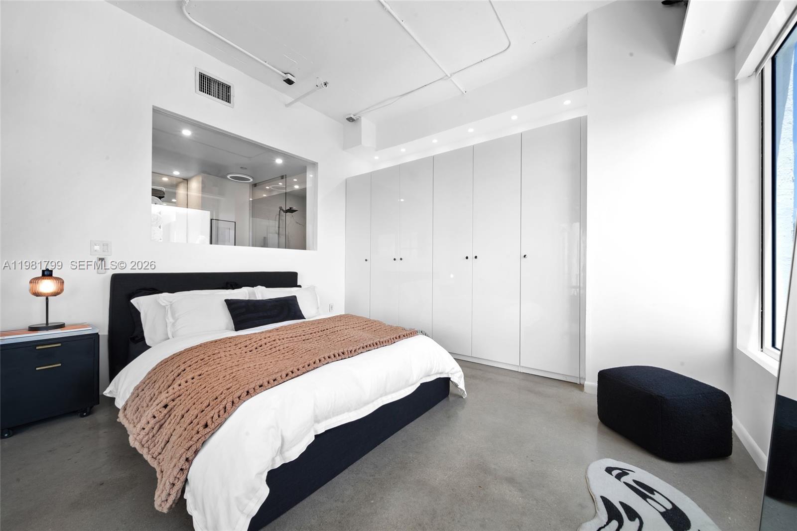 10 SW South Riv Dr #1512 Miami, FL 33130