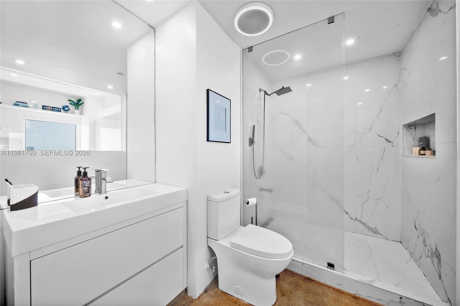 10 SW South Riv Dr #1512 Miami, FL 33130