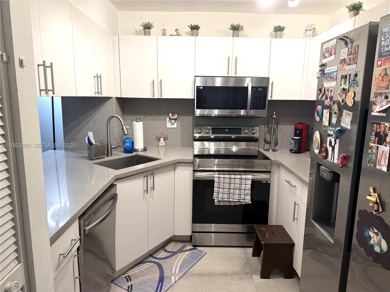 10073 SW 77th Ct Miami, FL 33156