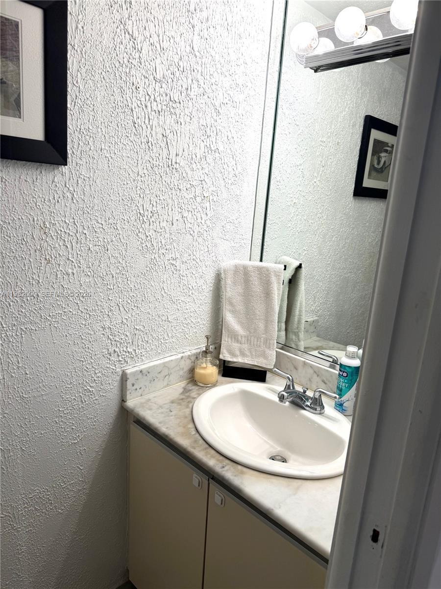 10073 SW 77th Ct Miami, FL 33156