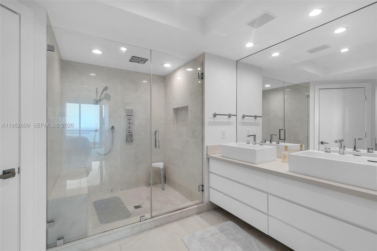 1331 Brickell Bay Dr #3703 Miami, FL 33131