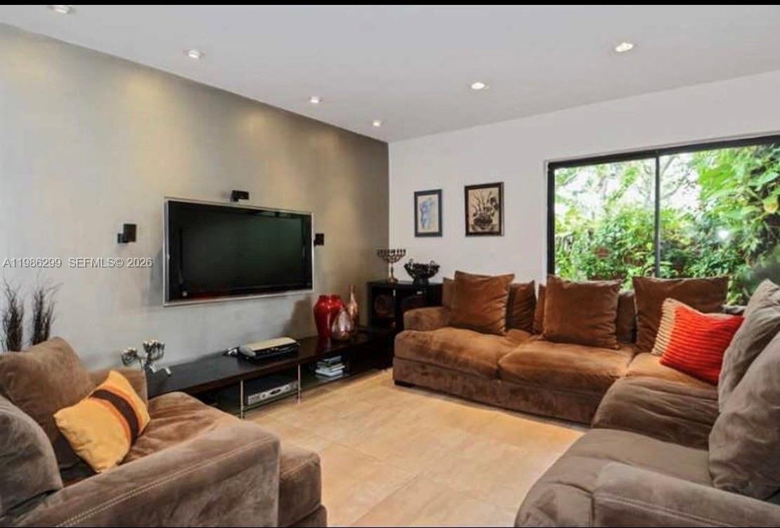 2991 Lakewood Ln #329 Hollywood, FL 33021