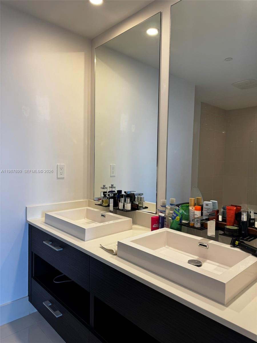 45 SW 9th St #2009 Miami, FL 33130