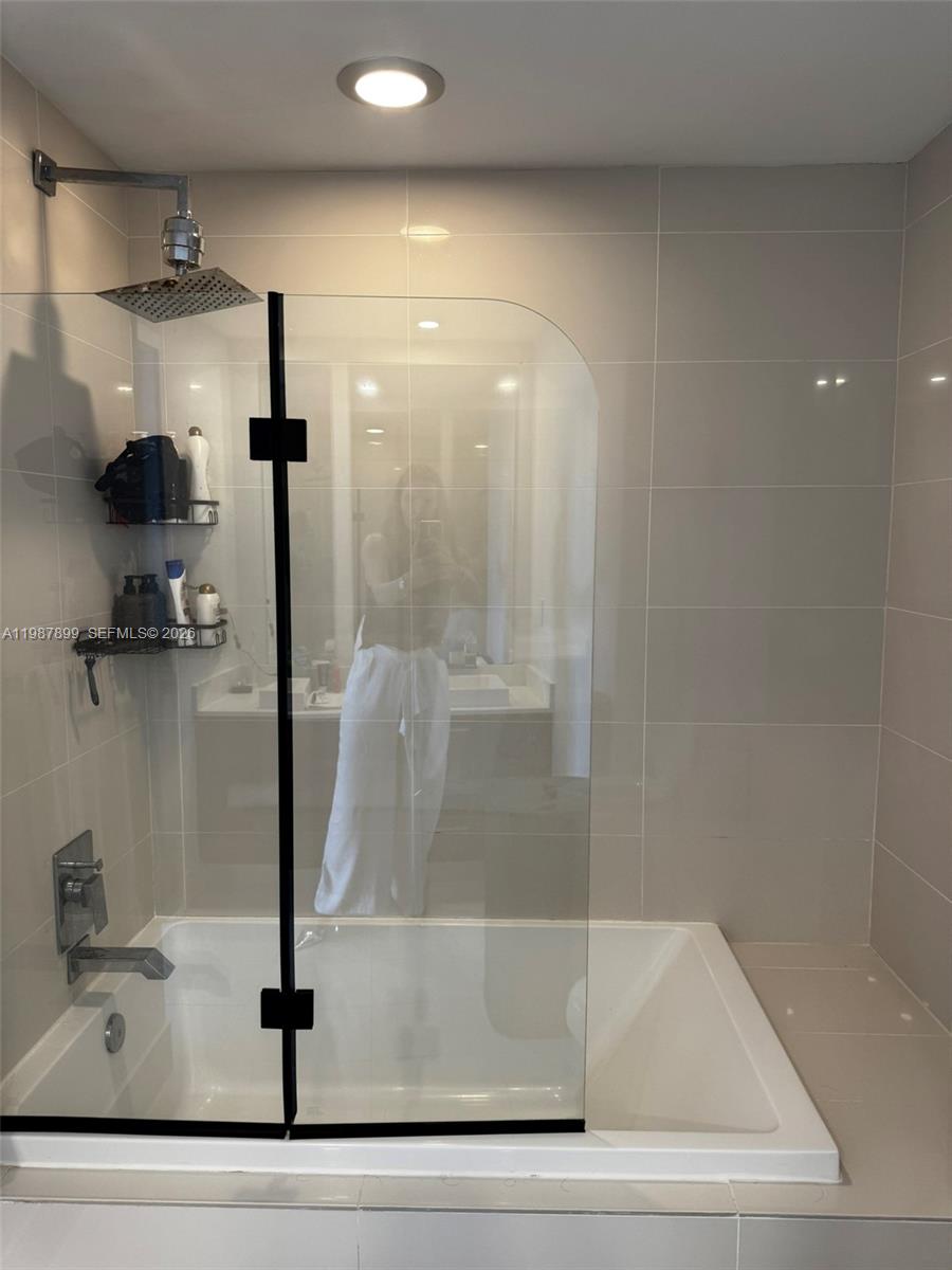 45 SW 9th St #2009 Miami, FL 33130