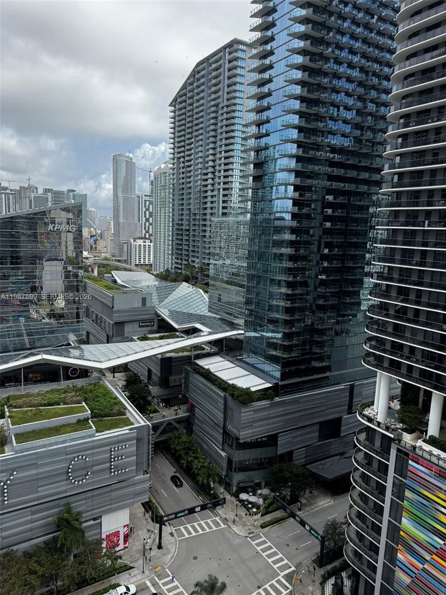 45 SW 9th St #2009 Miami, FL 33130