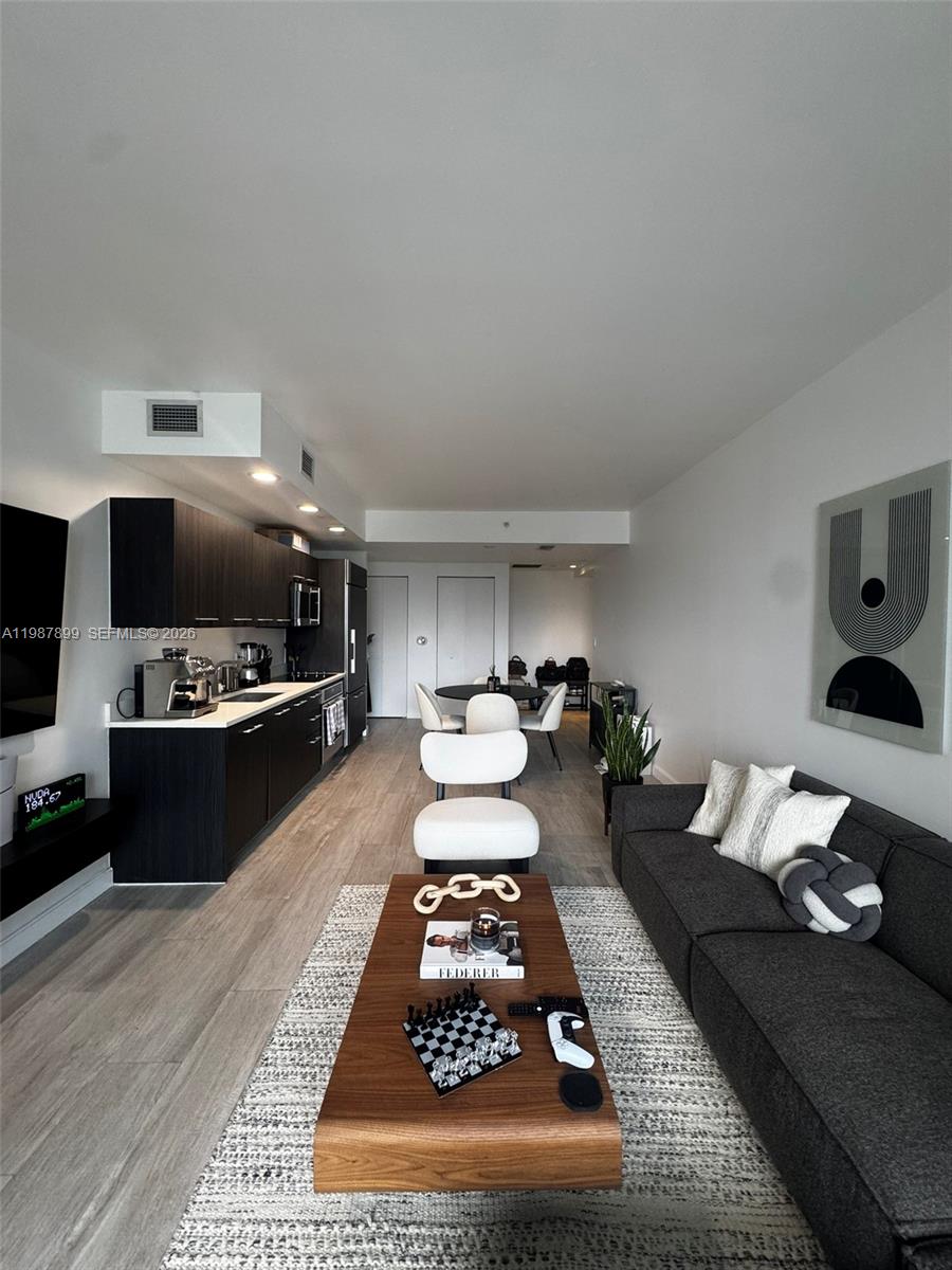 45 SW 9th St #2009 Miami, FL 33130