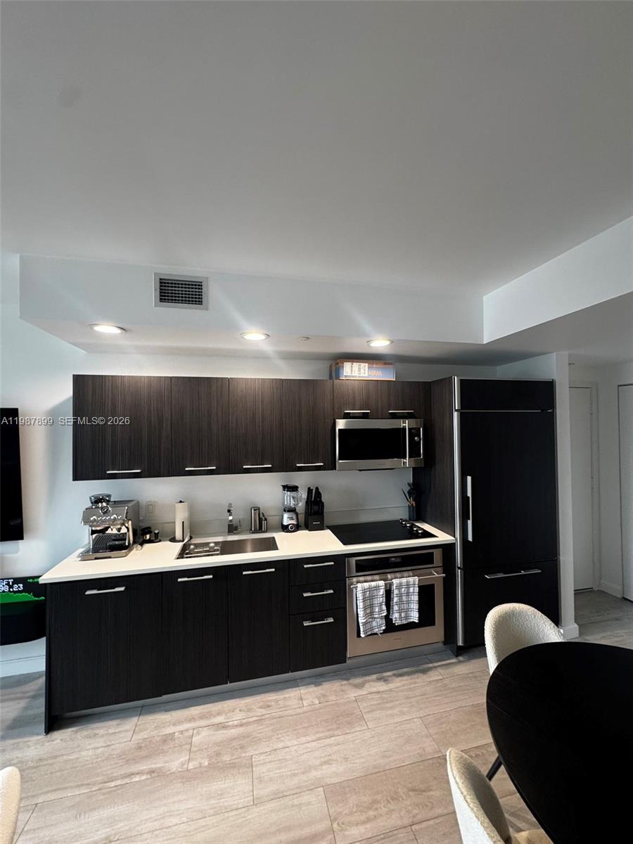 45 SW 9th St #2009 Miami, FL 33130