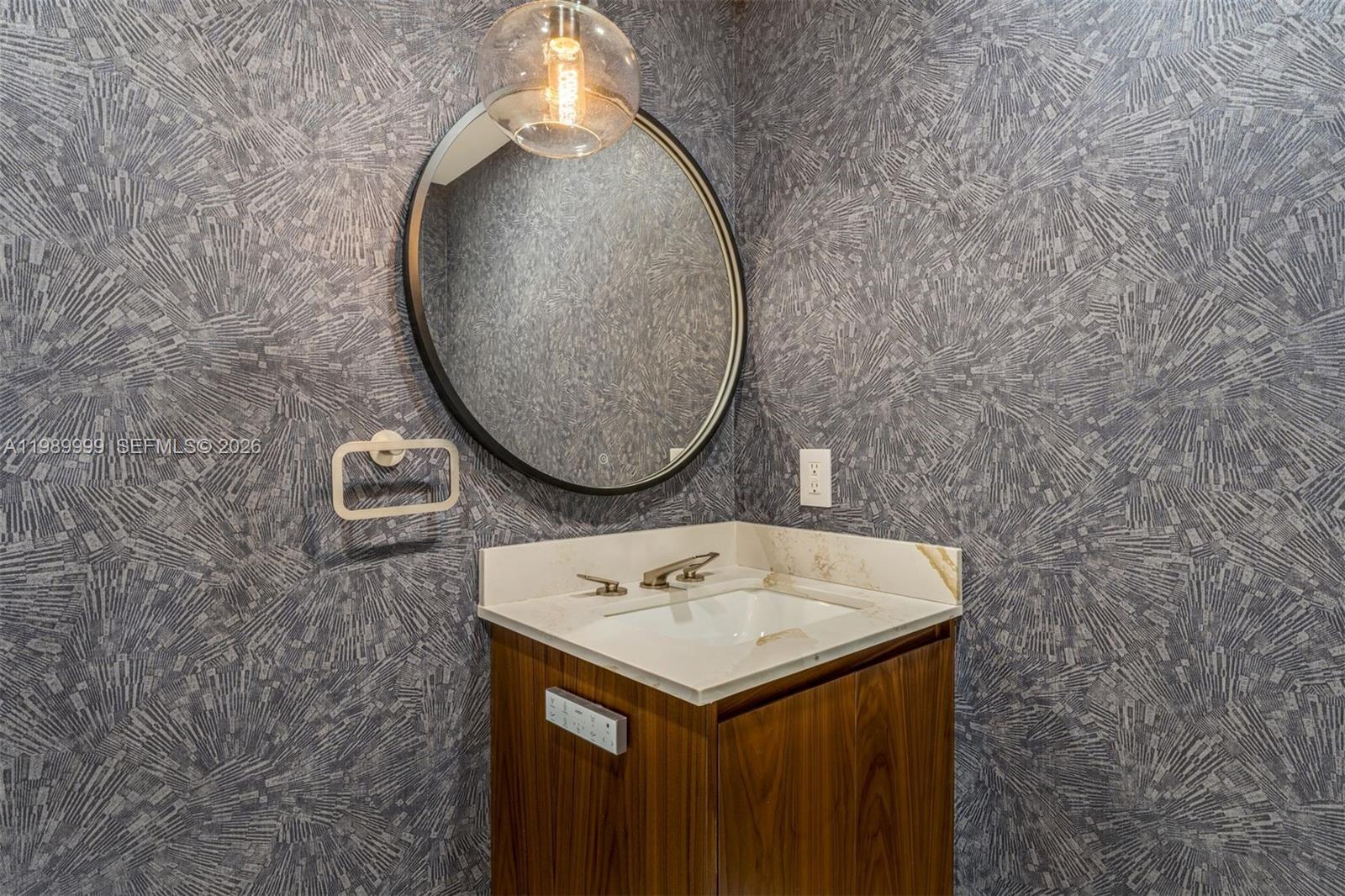 200 Biscayne Blvd Way #1406 Miami, FL 33131