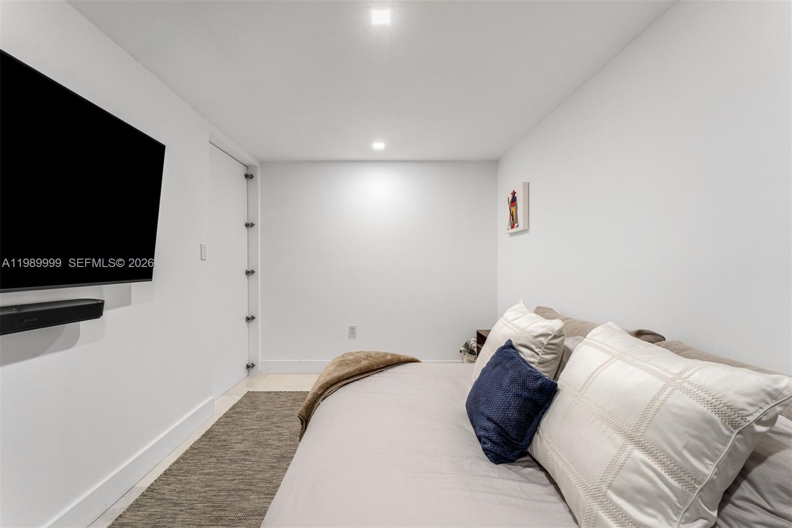 200 Biscayne Blvd Way #1406 Miami, FL 33131