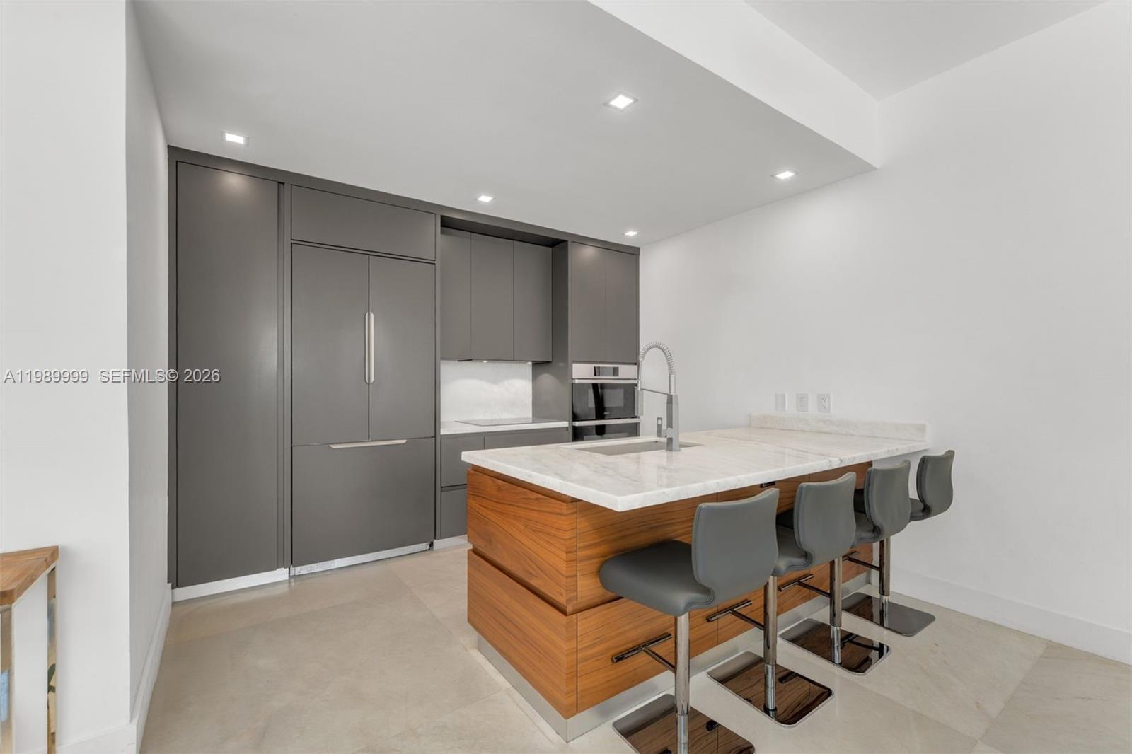 200 Biscayne Blvd Way #1406 Miami, FL 33131