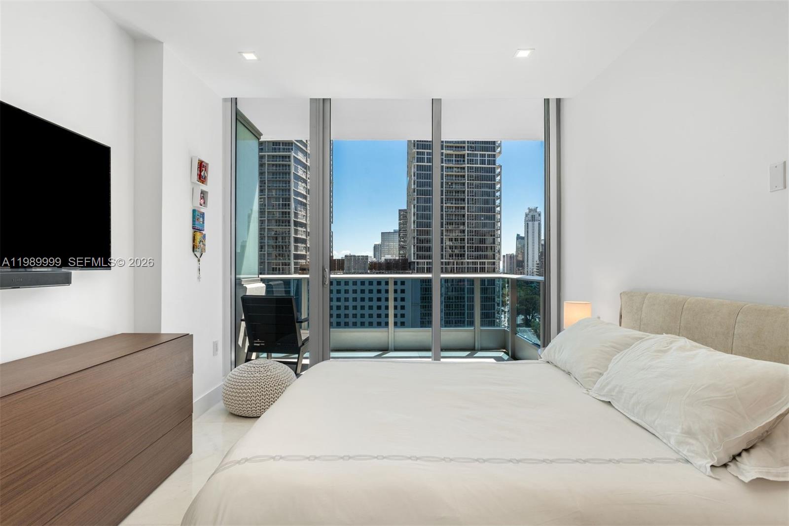 200 Biscayne Blvd Way #1406 Miami, FL 33131