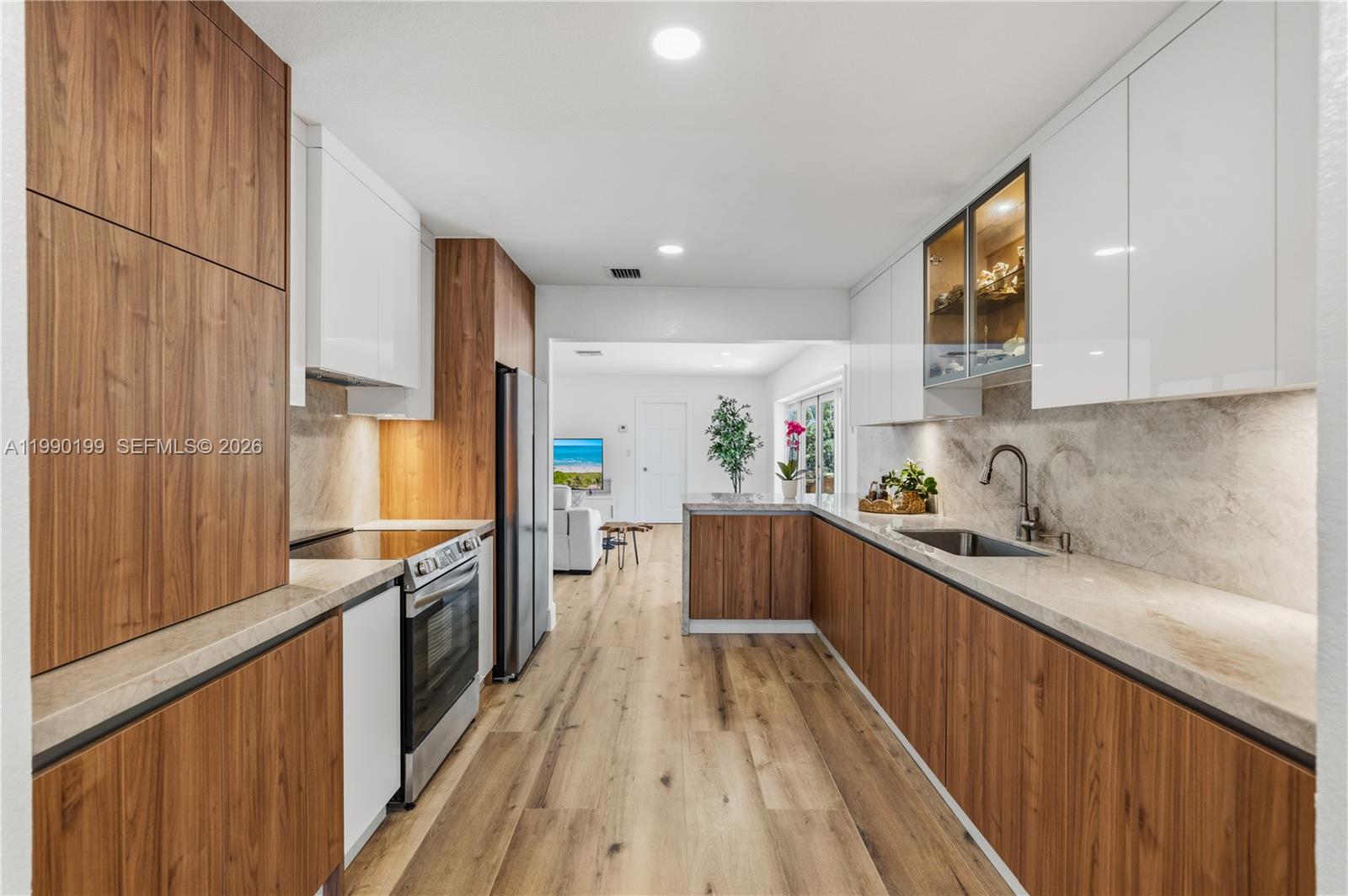 7327 Sabal Dr Miami Lakes, FL 33014