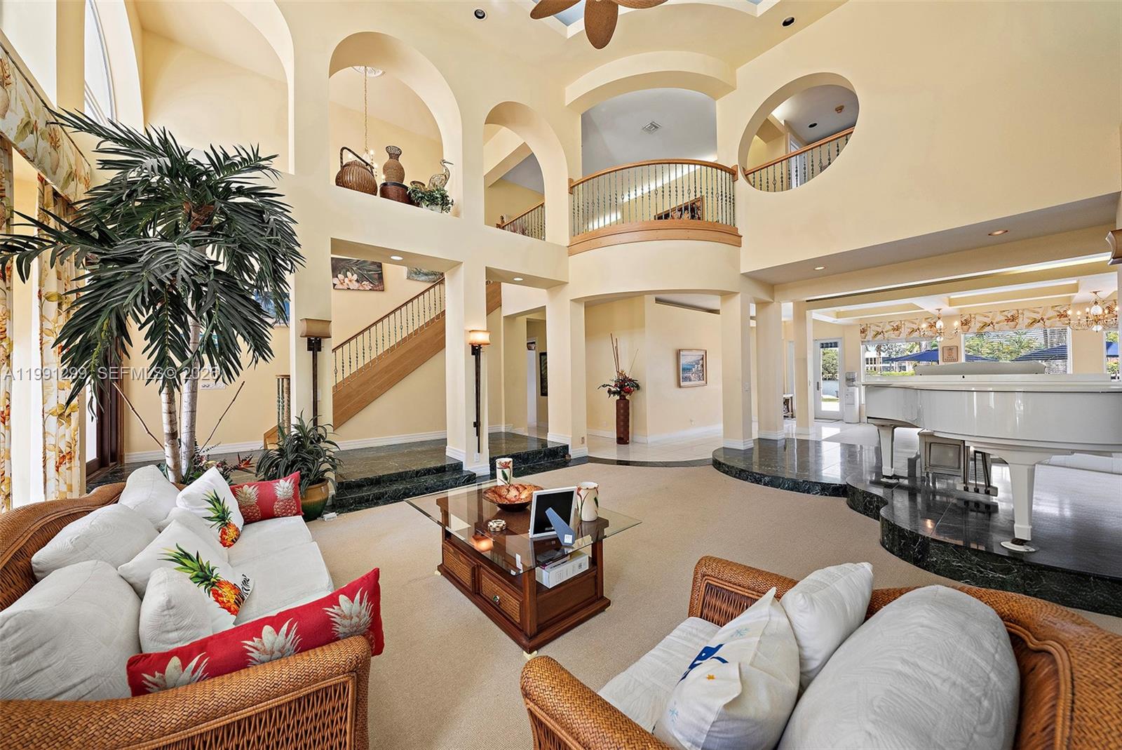 1047 S Southlake Dr Hollywood, FL 33019